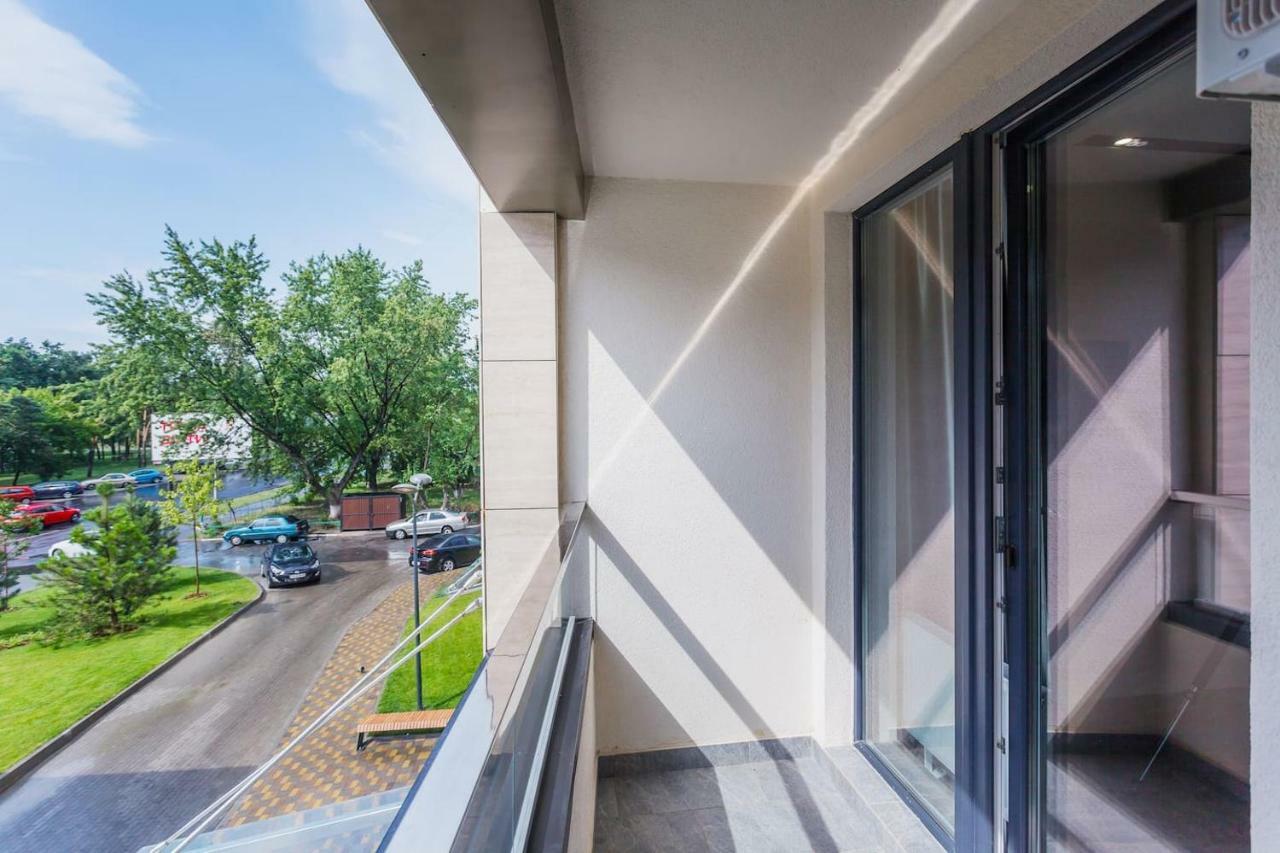 Красивая Квартира В Парке Kiew Exterior foto