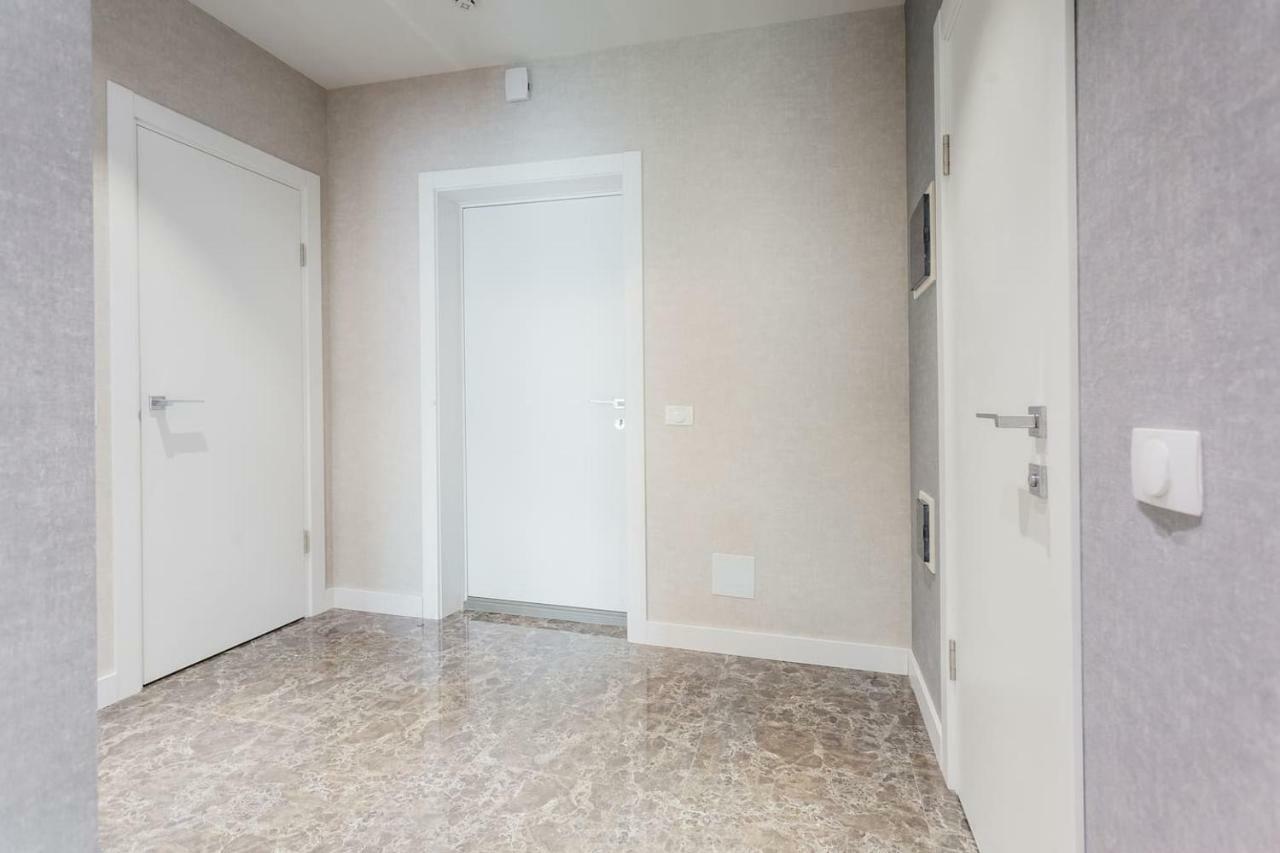 Красивая Квартира В Парке Kiew Exterior foto