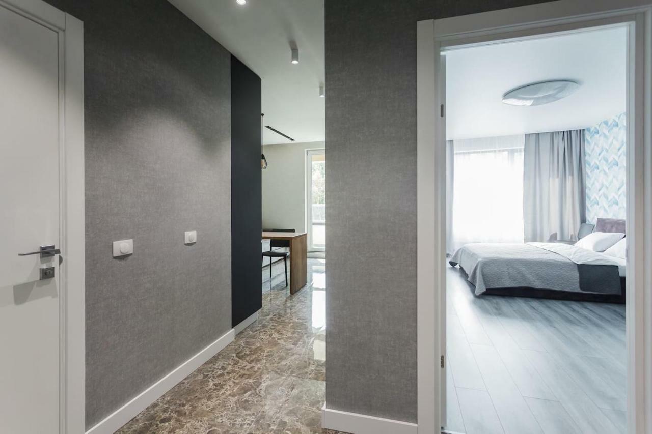 Красивая Квартира В Парке Kiew Exterior foto